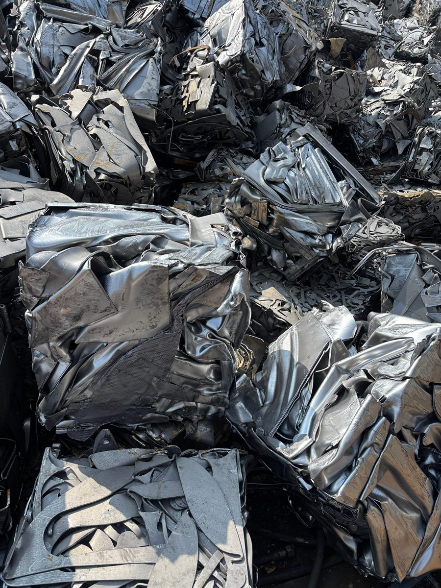 Preslenmiş hurda metal balyaları